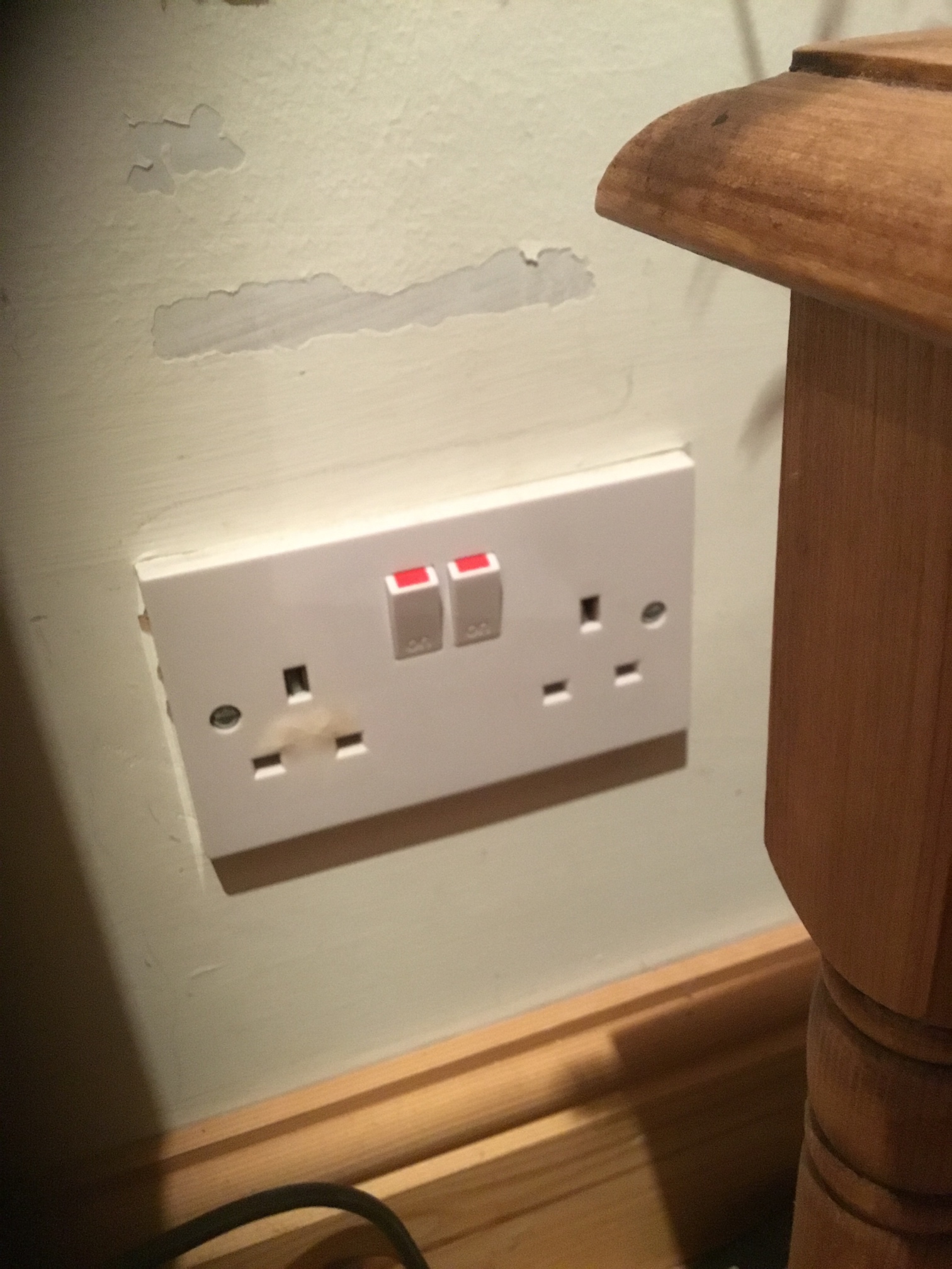 Burnt out socket. bright spark electrician tonbridge tunbridge wells sevenoaks crowborough